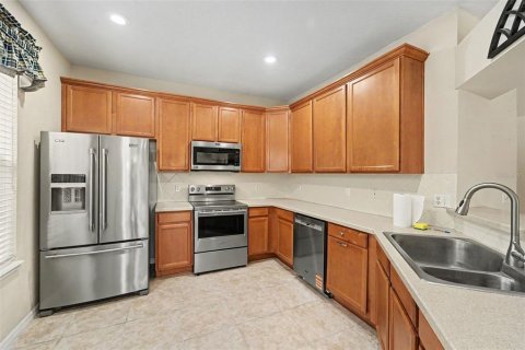 Townhouse in New Port Richey, Florida 3 bedrooms, 140.56 sq.m. № 2402725 - photo 15