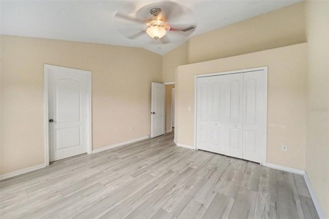 Townhouse in New Port Richey, Florida 3 bedrooms, 140.56 sq.m. № 2402725 - photo 12