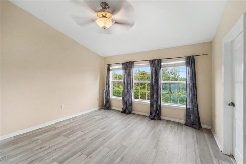 Townhouse in New Port Richey, Florida 3 bedrooms, 140.56 sq.m. № 2402725 - photo 13