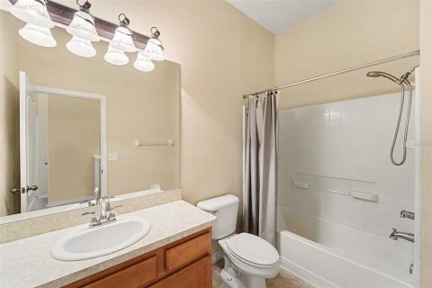 Townhouse in New Port Richey, Florida 3 bedrooms, 140.56 sq.m. № 2402725 - photo 18