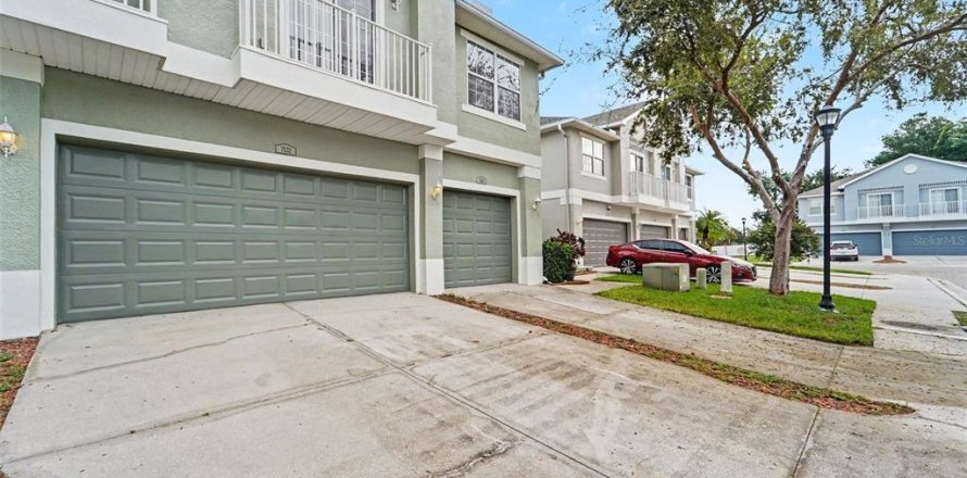 Townhouse in New Port Richey, Florida 3 bedrooms, 140.56 sq.m. № 2402725