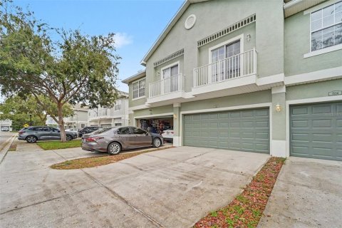 Townhouse in New Port Richey, Florida 3 bedrooms, 140.56 sq.m. № 2402725 - photo 2