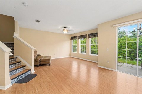 Townhouse in New Port Richey, Florida 3 bedrooms, 140.56 sq.m. № 2402725 - photo 10