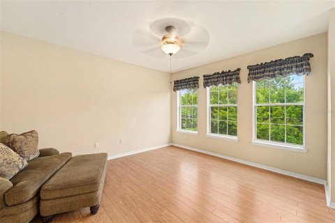 Townhouse in New Port Richey, Florida 3 bedrooms, 140.56 sq.m. № 2402725 - photo 9