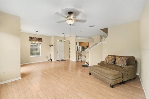Townhouse in New Port Richey, Florida 3 bedrooms, 140.56 sq.m. № 2402725 - photo 7