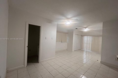 Купить виллу или дом в Майами, Флорида 4 спальни, 167.87м2, № 1987143 - фото 7