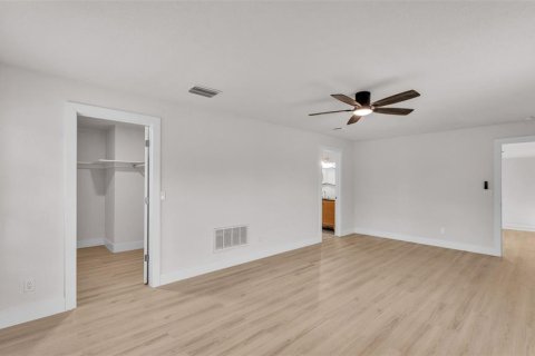 House in New Port Richey, Florida 3 bedrooms, 156.54 sq.m. № 1912838 - photo 26