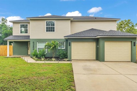 House in New Port Richey, Florida 3 bedrooms, 156.54 sq.m. № 1912838 - photo 1