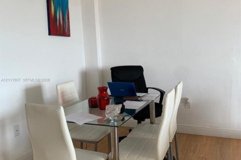 Снять в аренду кондоминиум в Майами, Флорида 2 спальни, 81.94м2, № 2427688 - фото 7