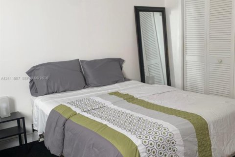 Снять в аренду кондоминиум в Майами, Флорида 2 спальни, 81.94м2, № 2427688 - фото 12