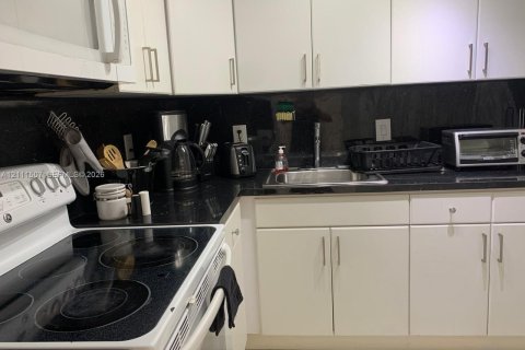 Снять в аренду кондоминиум в Майами, Флорида 2 спальни, 81.94м2, № 2427688 - фото 15