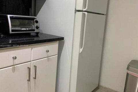 Снять в аренду кондоминиум в Майами, Флорида 2 спальни, 81.94м2, № 2427688 - фото 16