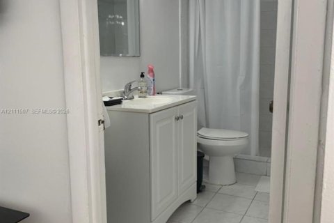 Снять в аренду кондоминиум в Майами, Флорида 2 спальни, 81.94м2, № 2427688 - фото 13