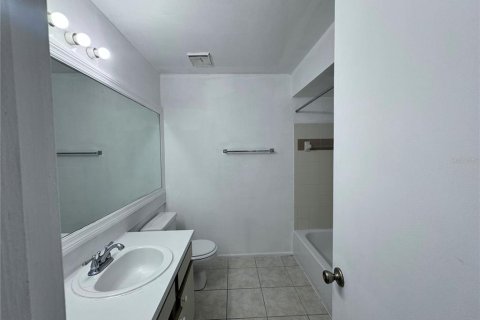 Condo in Orlando, Florida, 1 bedroom  № 1722648 - photo 11