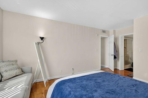 Condo in Hallandale Beach, Florida, 2 bedrooms  № 2253129 - photo 19