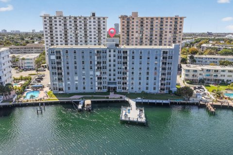 Condo in Hallandale Beach, Florida, 2 bedrooms  № 2253129 - photo 6