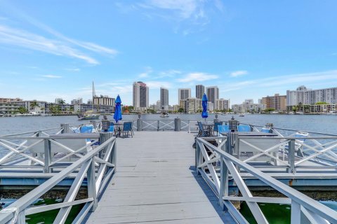 Condo in Hallandale Beach, Florida, 2 bedrooms  № 2253129 - photo 5
