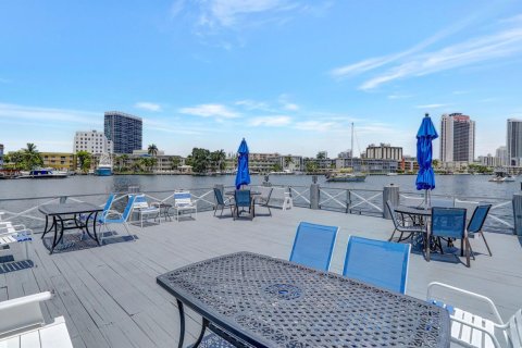 Condo in Hallandale Beach, Florida, 2 bedrooms  № 2253129 - photo 3