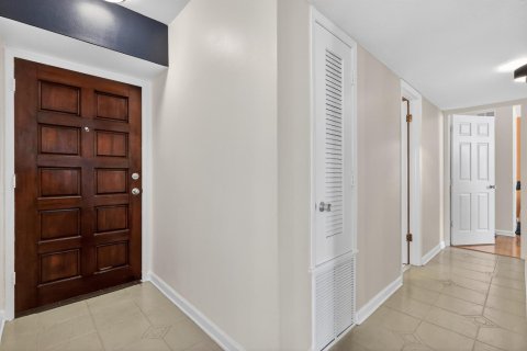 Condo in Hallandale Beach, Florida, 2 bedrooms  № 2253129 - photo 28