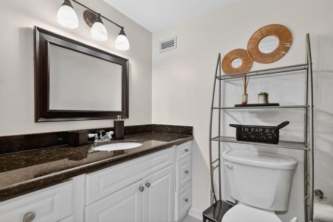 Condo in Hallandale Beach, Florida, 2 bedrooms  № 2253129 - photo 22