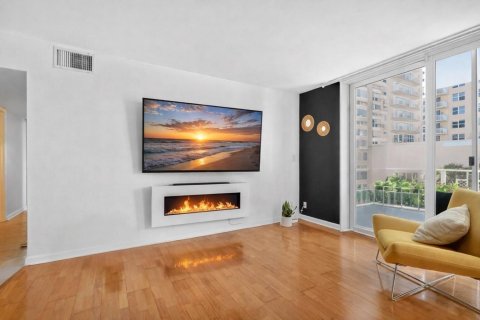 Condo in Hallandale Beach, Florida, 2 bedrooms  № 2253129 - photo 8