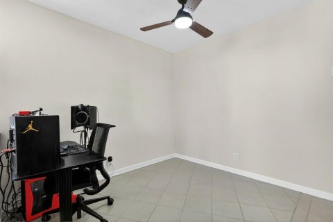 Condo in Hallandale Beach, Florida, 2 bedrooms  № 2253129 - photo 27