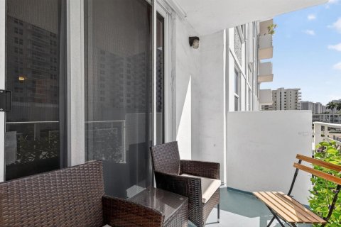 Condo in Hallandale Beach, Florida, 2 bedrooms  № 2253129 - photo 13