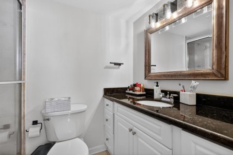 Condo in Hallandale Beach, Florida, 2 bedrooms  № 2253129 - photo 25