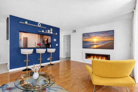 Condo in Hallandale Beach, Florida, 2 bedrooms  № 2253129 - photo 9