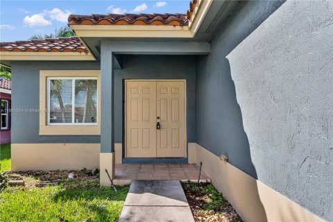 House in Florida City, Florida 4 bedrooms, 177.63 sq.m. № 1924546 - photo 2