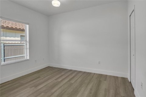 House in Florida City, Florida 4 bedrooms, 177.63 sq.m. № 1924546 - photo 15