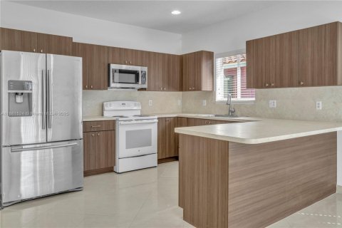 House in Florida City, Florida 4 bedrooms, 177.63 sq.m. № 1924546 - photo 7