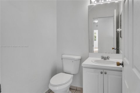 House in Florida City, Florida 4 bedrooms, 177.63 sq.m. № 1924546 - photo 14