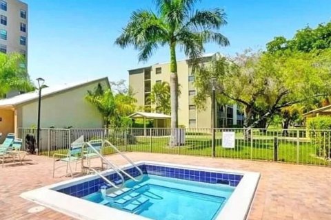 Condominio en alquiler en Pompano Beach, Florida, 2 dormitorios, 129.97 m2 № 1160504 - foto 1