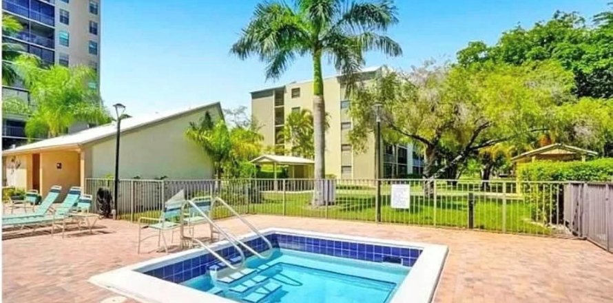 Condominio en Pompano Beach, Florida, 2 dormitorios  № 1160504
