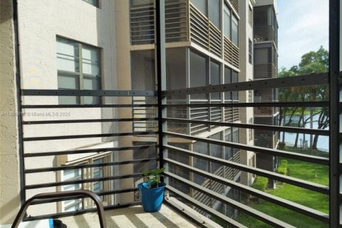 Купить кондоминиум в Пемброк-Пайнс, Флорида 2 спальни, 79.15м2, № 2042939 - фото 26