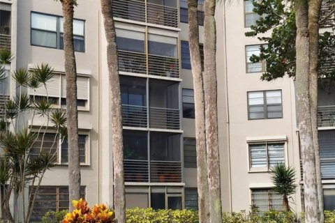 Купить кондоминиум в Пемброк-Пайнс, Флорида 2 спальни, 79.15м2, № 2042939 - фото 3