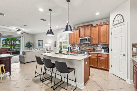 House in Sarasota, Florida 3 bedrooms, 198.72 sq.m. № 2259482 - photo 3