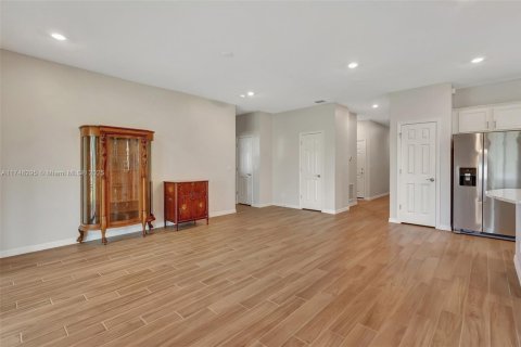 House in Port St. Lucie, Florida 3 bedrooms, 161.93 sq.m. № 1875382 - photo 8