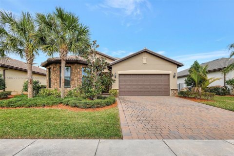 House in Port St. Lucie, Florida 3 bedrooms, 161.93 sq.m. № 1875382 - photo 1