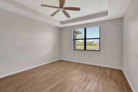 House in Port St. Lucie, Florida 3 bedrooms, 161.93 sq.m. № 1875382 - photo 18