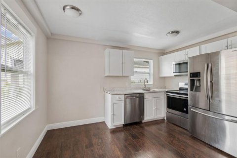 Casa en venta en Saint Petersburg, Florida, 4 dormitorios, 208.1 m2 № 2266386 - foto 28