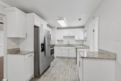 Casa en venta en Saint Petersburg, Florida, 4 dormitorios, 208.1 m2 № 2266386 - foto 9