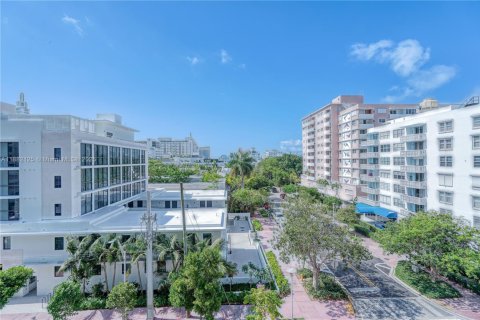 Copropriété à vendre à Miami Beach, Floride: 1 chambre, 60.85 m2 № 1945649 - photo 12