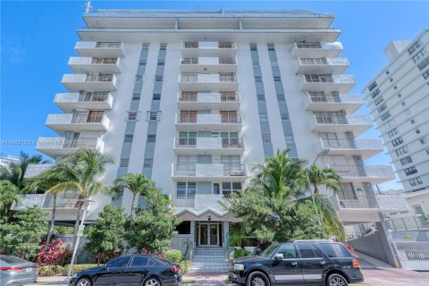 Copropriété à vendre à Miami Beach, Floride: 1 chambre, 60.85 m2 № 1945649 - photo 2