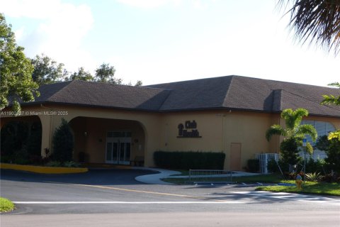 Condo in Pembroke Pines, Florida, 2 bedrooms  № 1956033 - photo 23