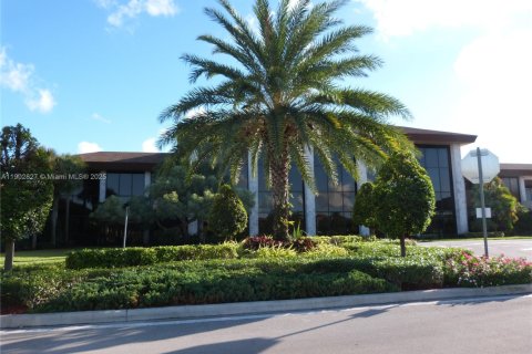 Condo in Pembroke Pines, Florida, 2 bedrooms  № 1956033 - photo 21