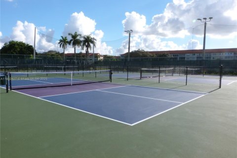 Condo in Pembroke Pines, Florida, 2 bedrooms  № 1956033 - photo 14