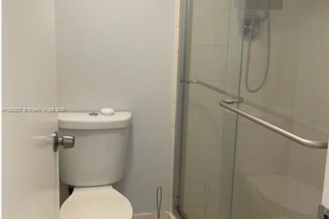 Condo in Pembroke Pines, Florida, 2 bedrooms  № 1956033 - photo 9