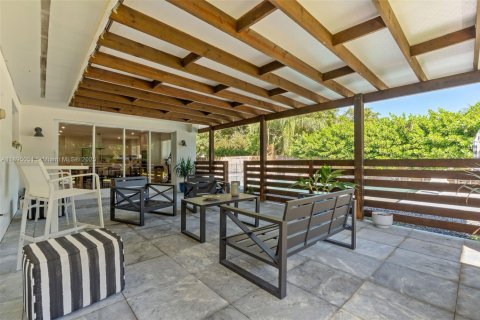 Villa ou maison à louer à Miami, Floride: 3 chambres, 197.32 m2 № 1950470 - photo 11